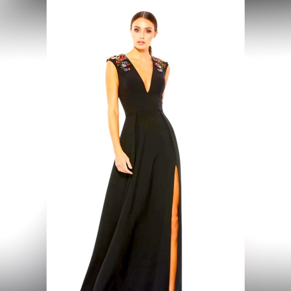 IEena for Macduggal Elegant Black Evening Gown with Floral Embroidery - Picture 1 of 4
